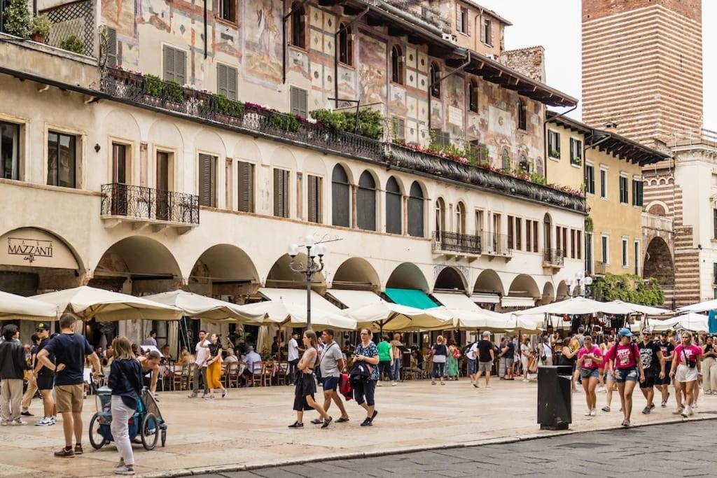 Residenza Angels @Piazzadelleerbe Apartment Verona Exterior photo